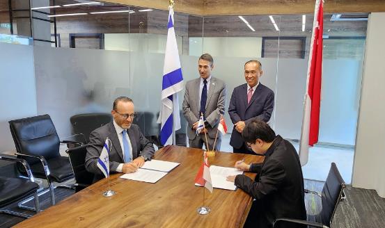 与 ESCO Aster 签署谅解备忘录。从左到右：Didier Toubia，以色列驻新加坡大使，新加坡驻以色列非常驻大使兼新加坡食品局主席，ESCO Aster Xiangliang (XL) Lin 首席执行官.jpg